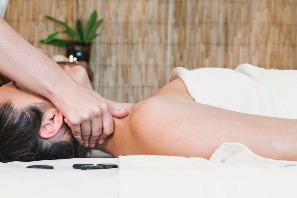 Cách massage cổ vai gáy thư giãn, giảm đau nhức hiệu quả